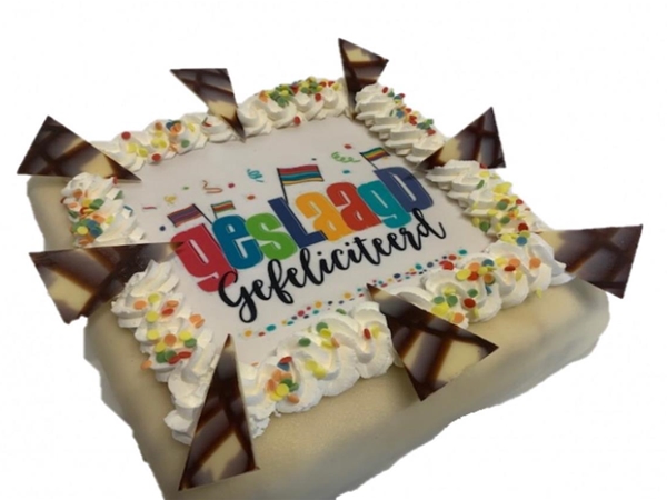 GESLAAGD Marsepein taart 9-12 personen